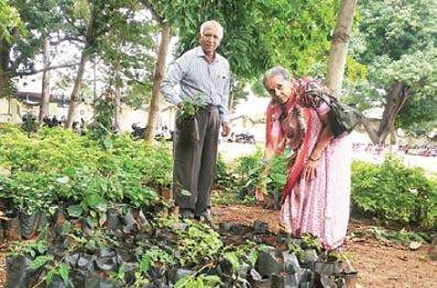 D N Srikanta Raje Urs with Bharathi Sridhar Raje Urs, vice president of Sri Jayachamaraja Ursu Education Trust, at Sri Vani Vilas Ursu Girls High School in Mysuru