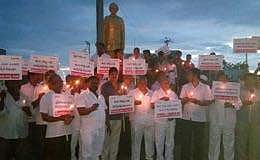 Kapu activists holding a candlelight vigil in Guntur on Sunday night demanding BC status | Express