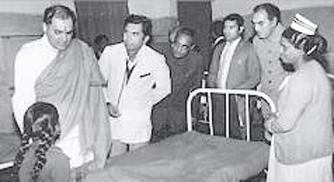 Then PM Rajiv Gandhi visiting Bhopal Gas Leak victims in hospital