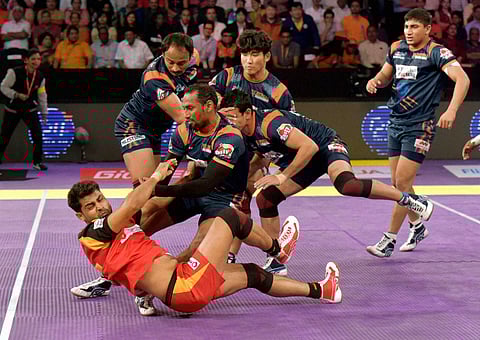 Players of Bengal Warriors Blue and Bengaluru Bulls Red in action during the Pro Kabaddi match in Mumbai.| PTI
