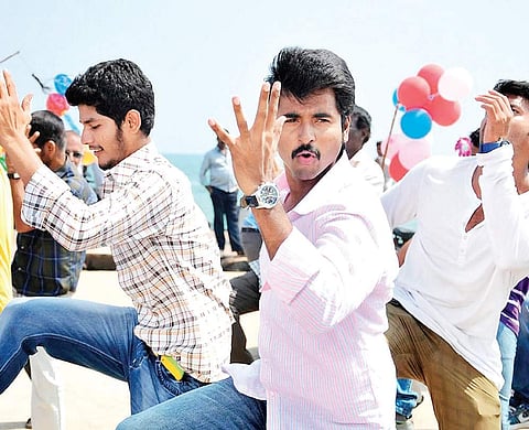 A still from Edhir Neechal