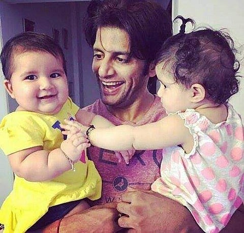 Karanvir Bohra with daughters Vienna and Raya Bella. (Photo | Facebook/Karanvir Bohra)