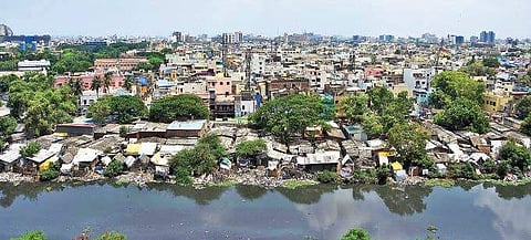 Huts seen along the banks of Cooum river. The promised drive against illegal constructions along city’s waterbodies and planned resettlement of those in vulnerable areas are yet to take off | Ashwin Prasath