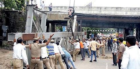 Police men lifting the height guage that came crashing down at Ranigunj on Tuesday | sathya keerthi