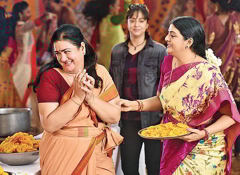 A still from Magalir Mattum.