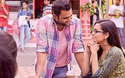 At the heart of it, Veedevadu is quite an interesting thriller that focuses more on the how and the why instead of being a regular whodunit, but half-baked.