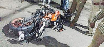 The bike which met with an accident at Moghalrajpuram in Vijayawada on Sunday, killing two youths | Express