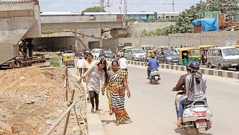 Okalipuram Road turns into nightmare for pedestrians