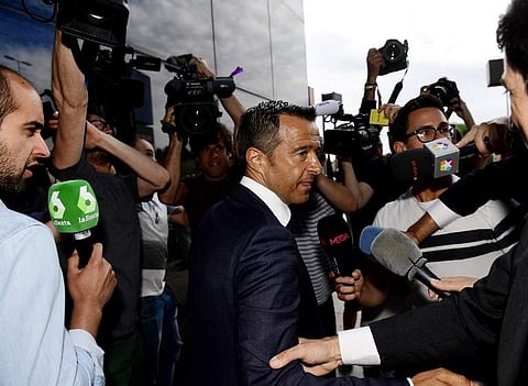 Footballing super-agent Jorge Mendes (C), surrounded by journalists, arrives at the Court in Pozuelo de Alarcon. | AFP