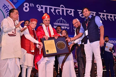 receive Ideal Chief Minister award from former President Smt Pratibha Patil. (Twitter Photo: