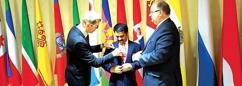 Dr Vineeth Bhatt being conferred the ‘Best Astrologer of the World 2017’ Award