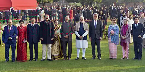 President Ram Nath Kovind and his First Lady Savita Kovind, Prime Minister Narendra Modi, Vice President M Venkaiah Naidu, Singapore Prime Minister Lee Hsien Loong, Myanmar leader Aung San Suu Kyi, Lao Prime Minister Thongloun Sisoulith and other ASEAN he