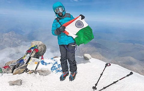 Nandita displays the Tri-colour atop Mt Elbrus | Express