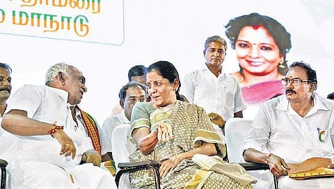 Defence Minister Nirmala Sitharaman having a word with Union Minister Pon Radhakrishnan at the BJP’s Traders-wing conference in Chennai (Photo | P Jawahar)