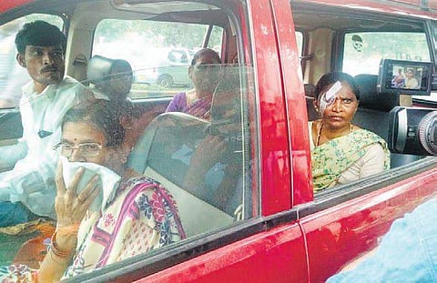 Patients, who got admitted at LV Prasad Eye Institute when they developed infection after a cataract surgery at Jaya Nursing Home, Warangal, being discharged from LVPEI on Monday | EXPRESS