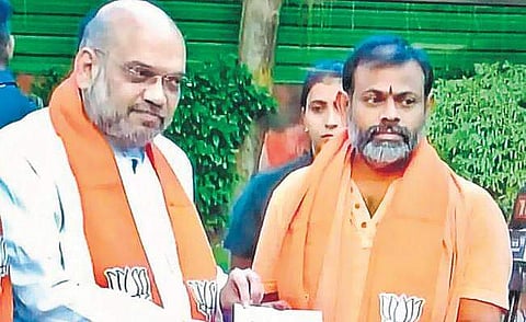 Kakinada-based seer Swami Paripoornananda meets BJP national president Amit Shah in New Delhi on Friday | Express photo