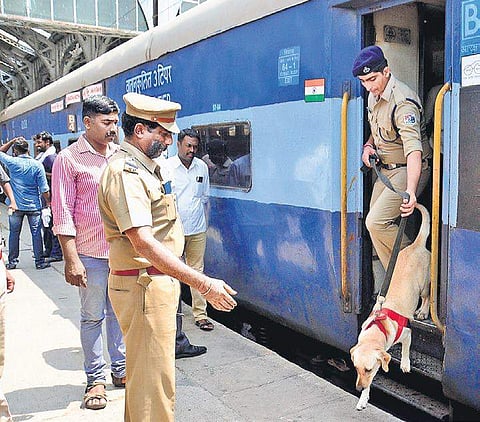 Bomb detection squad conducting searches at Bhagat Ki Kothi - Mannargudi weekly express at Egmore Railway Station on Saturday | Express