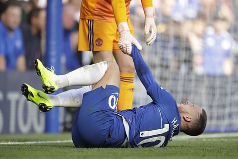 ManU goalkeeper David de Gea gives Chelsea's Eden Hazard a hand as het gets up after an injury during their English Premier League soccer match between Chelsea and Manchester United at Stamford Bridge stadium in London Saturday, Oct. 20, 2018. | AP