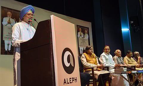 Former PM Manmohan Singh Congress at the release of the book 'Paradoxical Prime Minister' authored by Shashi Tharoor in New Delhi, Oct. 26 2018. (Photo | PTI)