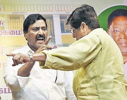 AIADMK MLA A Anbazhagan arguing with Puducherry L-G Kiran Bedi