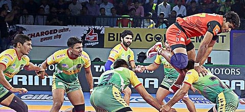 Puneri Paltan grinded out a 31-26 win over Dabang Delhi in a low-scoring match (Photo | Twitter @ProKabaddi)