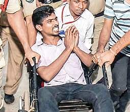 Srinivasa Rao pleading to be allowed to speak to reporters outside KGH in Visakhapatnam on Tuesday