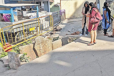 History enthusiasts observe the 750 AD hero stone found in Hebbal