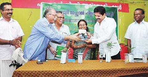 Gopinath Muthukad releasing the books