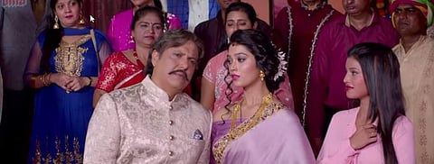 Govinda and Digangana Suryavanshi in Rangeela Raja (Youtube screengrab)