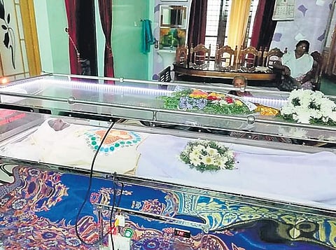 The body of Varghese Mathew of Pallikkalethu being kept in his house at Kattachira near Kayamkulam on Sunday | Express