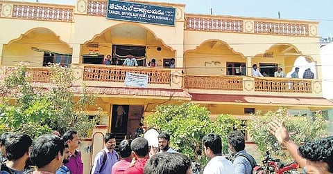 SCT SIs, PCs throng at Qutbullahpur tehsildar office seeking caste certificates