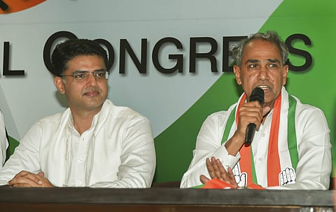 Dausa MP Harish Chandra Meena (R) and Sachin Pilot (L) at a press conference after joining the Congress party at AICC headquarters. (Photo| PTI)
