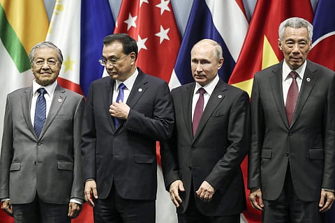 Malaysian Prime Minister Mahathir Mohamad, left, stand with Chinese Premier Li Keqiang (from left), Russian President Vladimir Putin and Singaporean Prime Minister Lee Hsien Loong during the 33rd ASEAN summit in Singapore (Photo | AP)