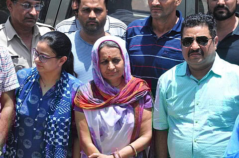 Matermind behind the 2011 ANM Bhanwari Devi abduction-murder case, Indira Bishnoi (middle) after being handed over to CBI sleuths by Rajasthan ATS in Jodhpur on Saturday | Pradeep Joshi