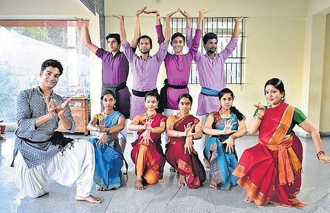(Clockwise from right) Gayatri with Mithun Shyam and students of Vaishnavi Natyashala