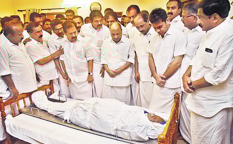 Congress Working Committee member A K Antony paying his last respects to M I Shanavaz MP at his residence in Kochi on Wednesday. Opposition leader Ramesh Chennithala, KPCC president Mullappally Ramachandran MP, AICC general secretary K C Venugopal MP, Hib