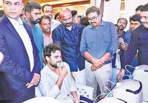 Actor Tovino Thomas experiencing the the Oxygen Bar Meenu Gopalakrishnan