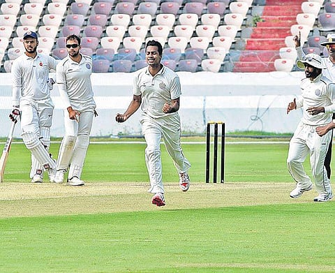 Tanay Thyagarajan picked up three wickets while conceding 41 runs | R Satish Babu
