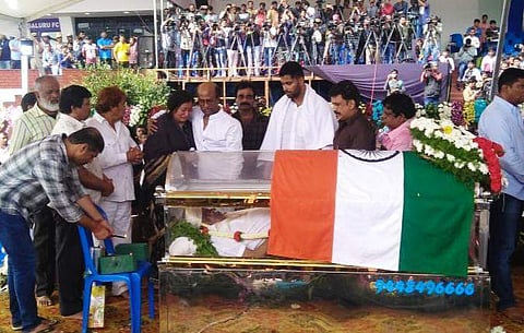 Actor Rajinikanth pay last respects Kannada actor and politician Ambareesh in Bengaluru on Sunday. (Photo | EPS/Shriram BN)