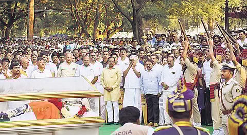 (Left) Chief Minister H D Kumaraswamy and Deputy Chief Minister G Parameshwara, along with other senior politicians, during actor Ambareesh’s funeral at Kanteerava Studios in Bengaluru on Monday | Pandarinath B
