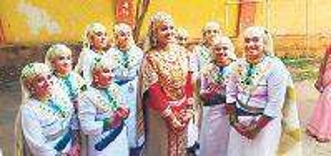 Stealing hearts through oppana