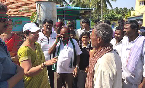 Anitha Kumaraswamy Campaigning in Ramanagaram. She is among the most prominent candidates . (Photo | EPS/Nagaraja Gadekal)