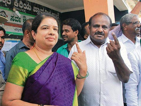 Karnataka chief minister H.D. Kumaraswamy with wife and former MLA Anitha Kumaraswamy. (Photo | File/ PTI)