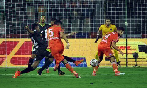 FC GOA and Delhi Dynamos players in action during the 31st match of the 5th edition of Indian Super League at the Jawaharlal Nehru Stadium Fatorda Goa. (Photo | PTI)