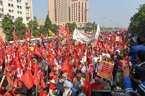 Kisan Mukti March moves towards central Delhi from Ramlila Maidan on friday | PTI