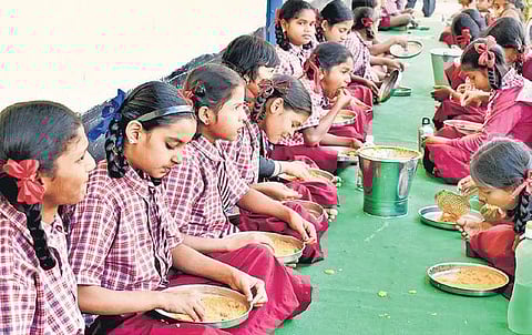 Students having mid-day meal at a government school( Photo| EPS)