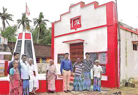 Survivors of Keezhvenmani Massacre and the younger generation at the Old ‘Ramaiyan Hut’ Memorial where 44 villagers were burnt to death. | (Antony Fernando | EPS)
