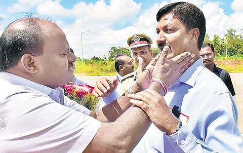 Chief Minister H D Kumaraswamy greets Ramesh Jarkiholi