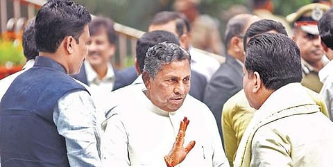 Former Union Minister Muniyappa has a word with Parameshwar Naik and Tukaram during the oath-taking ceremony at Raj Bhavan | Vinod Kumar T