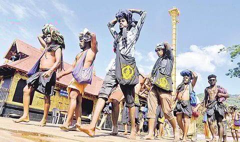 Ayyappa devotees visiting Sabarimala shrine | Vincent Pulickal